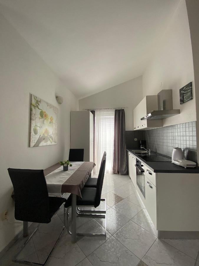 Villa Marija Novalja Bagian luar foto