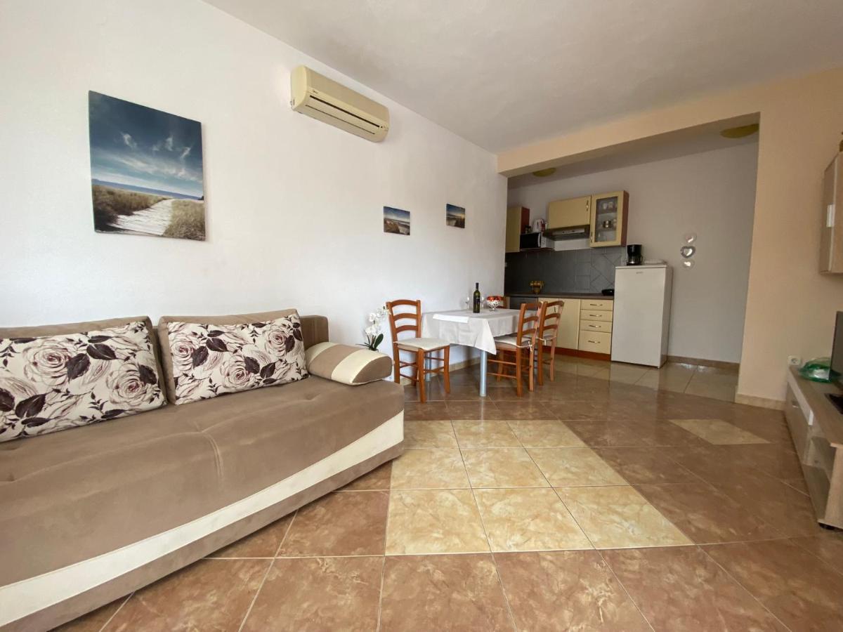 Villa Marija Novalja Bagian luar foto